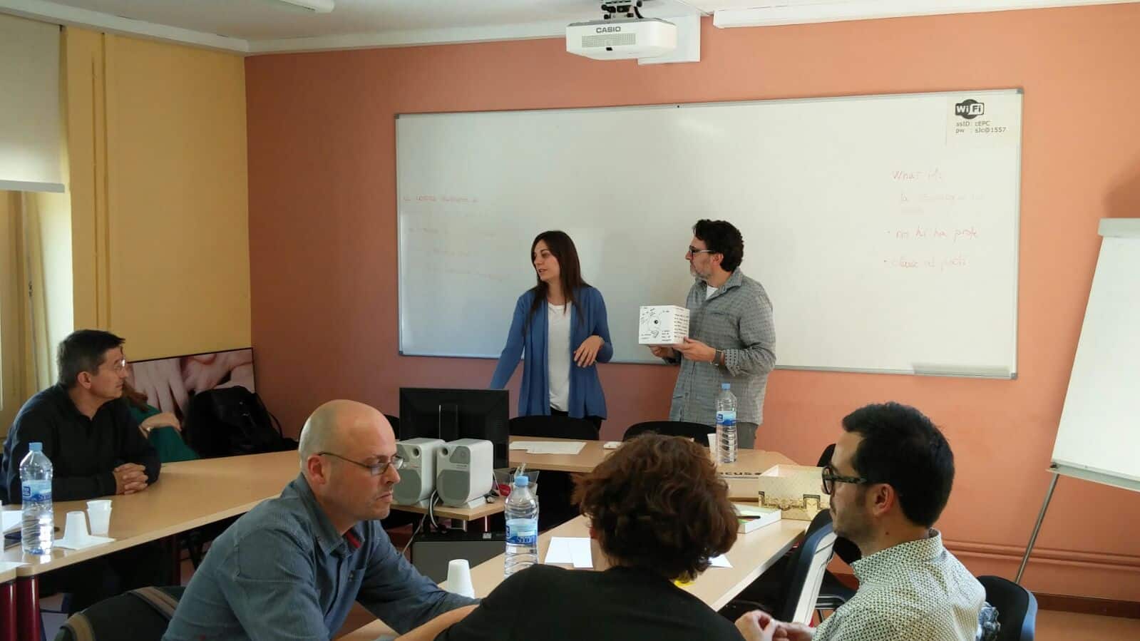 Equip ESO: InstaPic, eina que facilita generar activitats al voltant de l’assignatura de llengua, llançant reptes als alumnes i generant jocs.