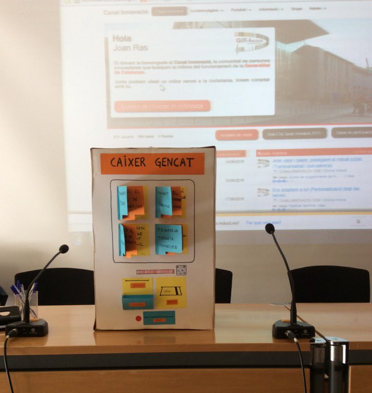 Prototip artesà “pagar millor”, per a un nou caixer automàtic a les oficies d'atenció al ciutadà de la Generalitat de Catalunya, que ha permès a l'equip d'innovació validar la proposta amb el client