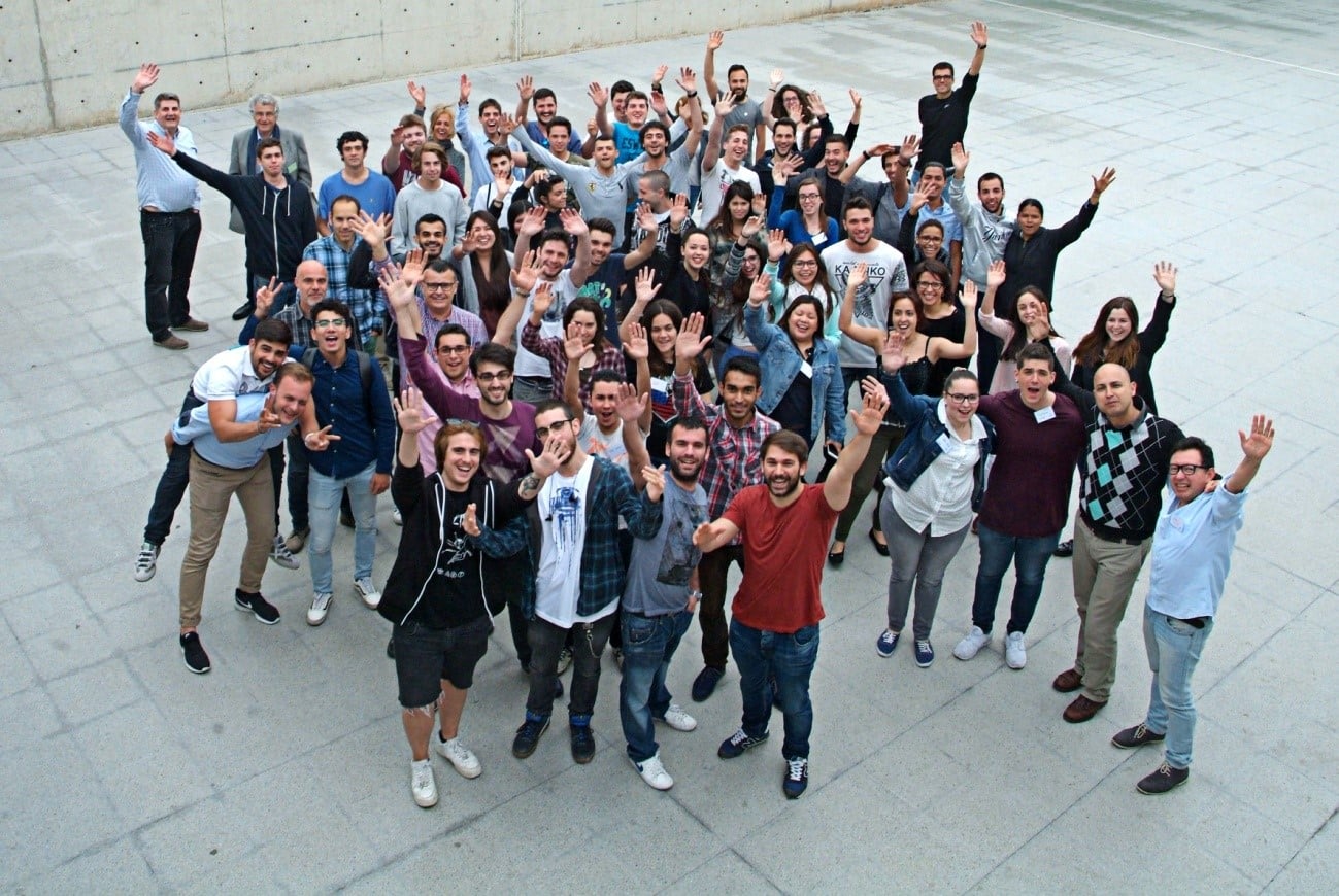 Moment de descans i de fer pinya durant els dos dies de concentració al Club Natació Barceloneta per la fase d’acceleració dels millors projectes de Port Innova