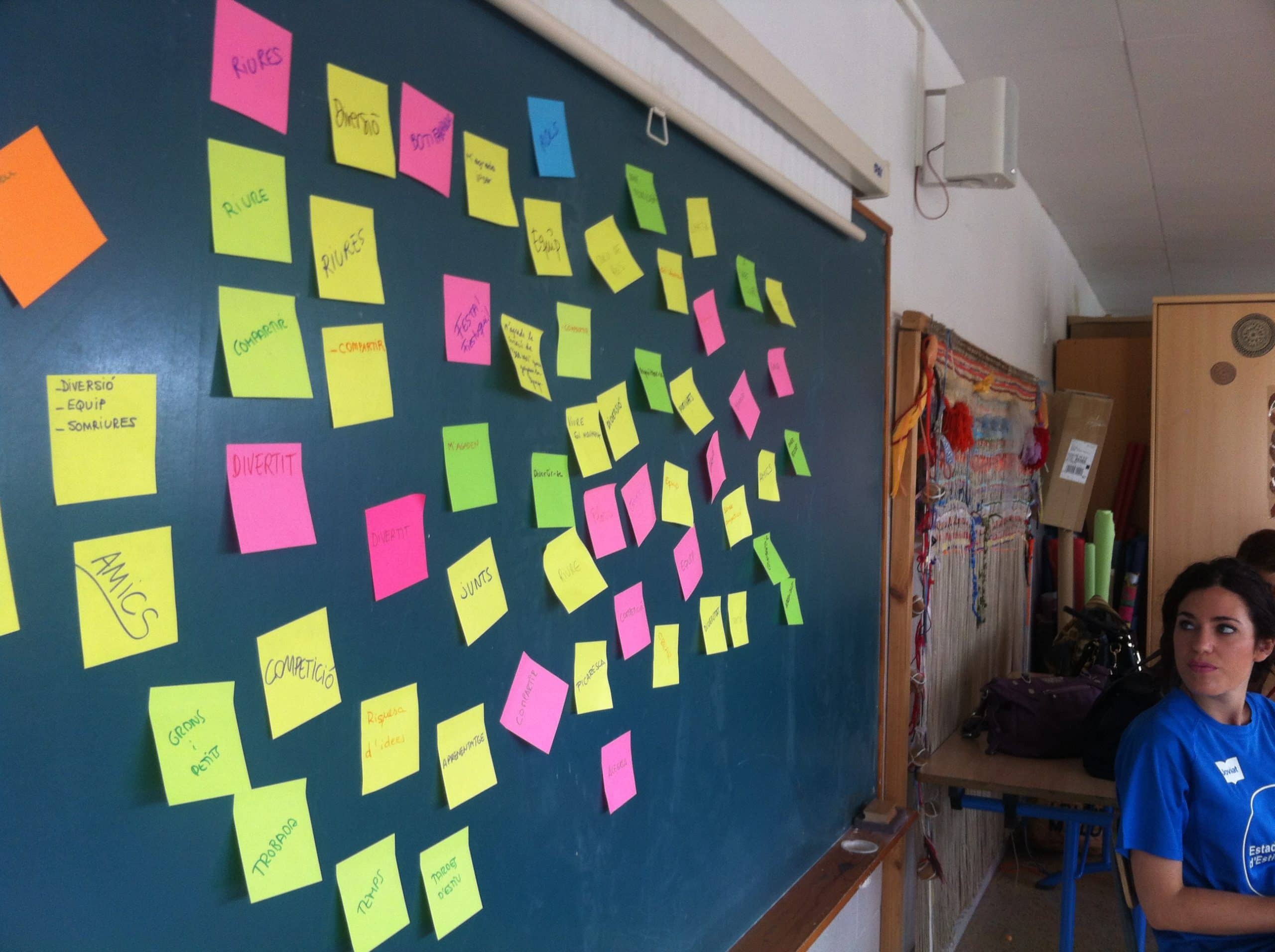 Definint l'escola del futur en un taller de creativitat a l'Escola Joviat