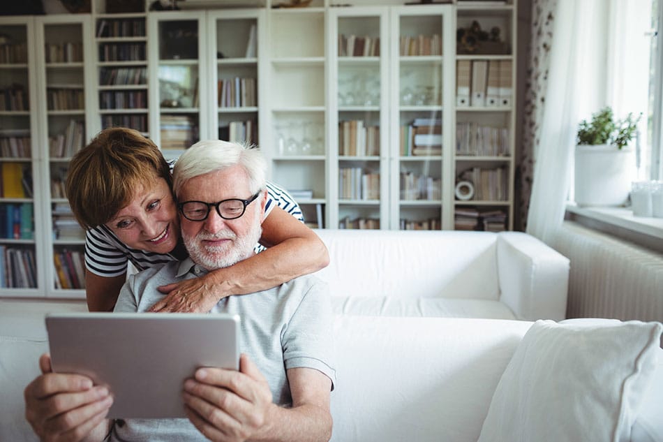 pareja ancianos ipad
